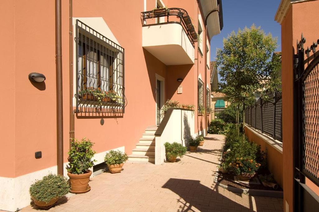 Appartamenti Villa Anna Melegnano Exterior foto